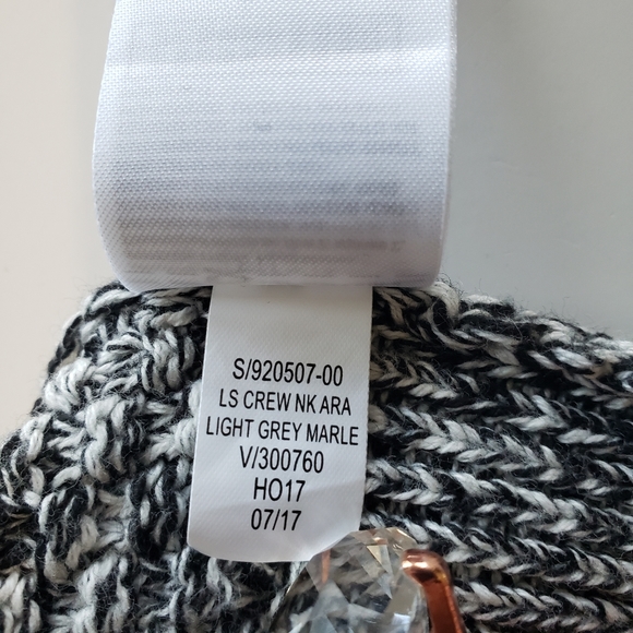 GAP Crew Neck Cable Knit Sweater in Marble - Picture 5 of 5